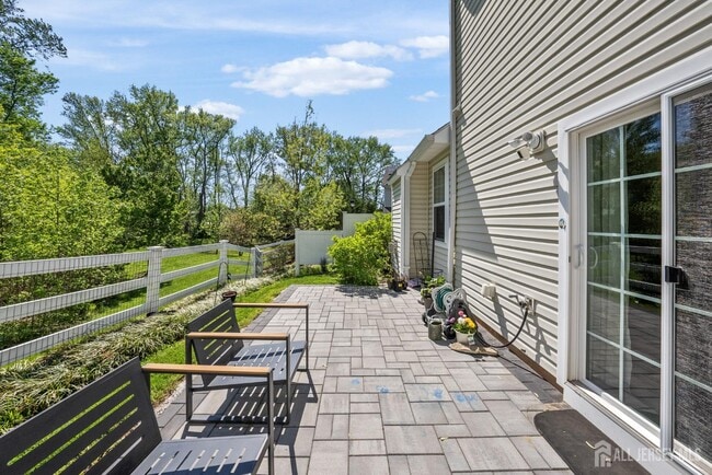 Photo - 133 Savoth Ln