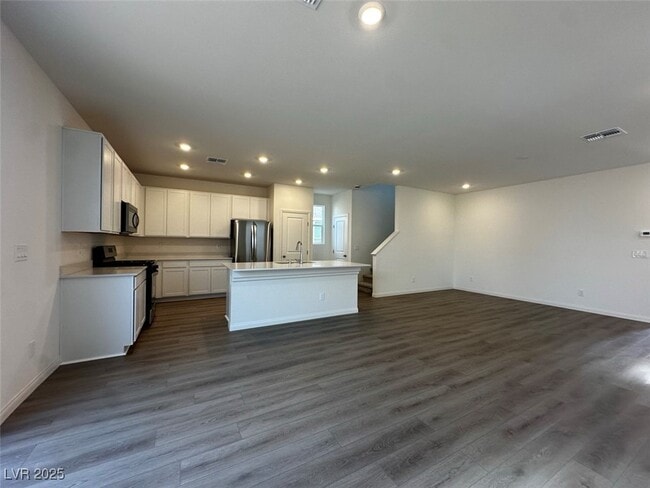Building Photo - 9649 Hinson St Rental