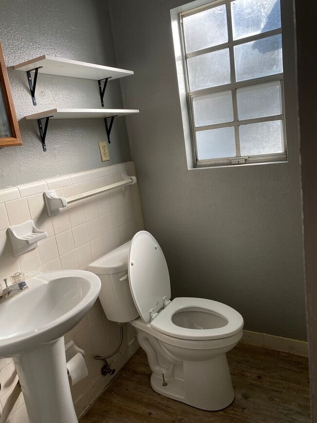 Building Photo - Intown Home