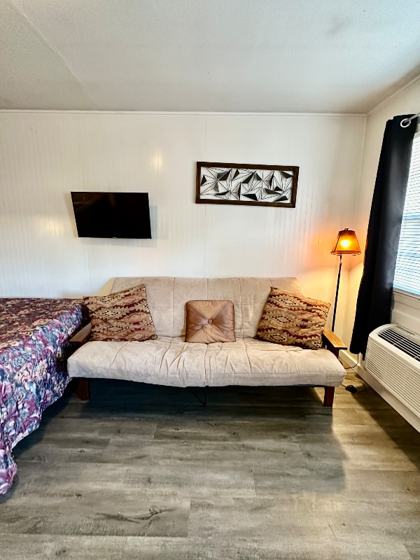 Photo - 210 E North St