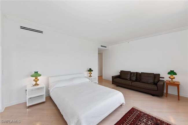 Building Photo - 8473 Bay Colony Dr Unit 1401