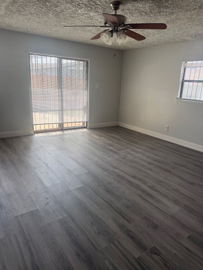 Photo - 527 A Ln