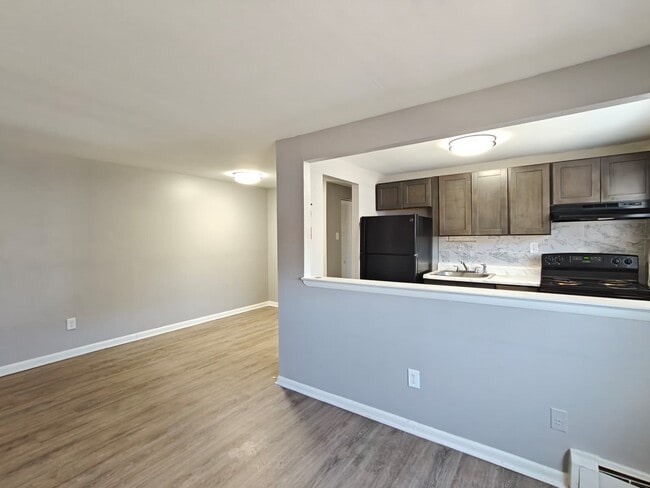 Building Photo - 308 Main St Unit A7