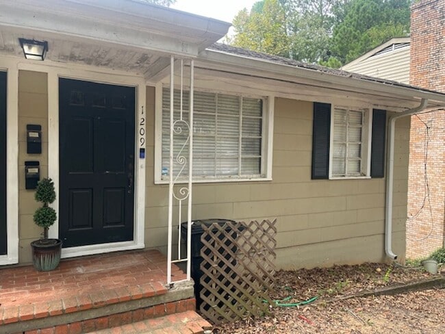 Photo - Linden - 1207/1209 Unit 1209