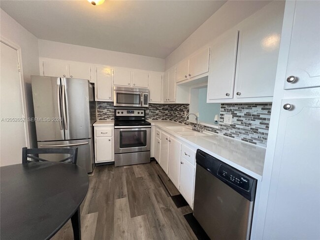 Building Photo - 301 NE 14th Ave Unit 608