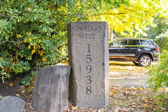 Photo - Lake Oswego Condo 2 Bed 1 Bath! Unit 5A