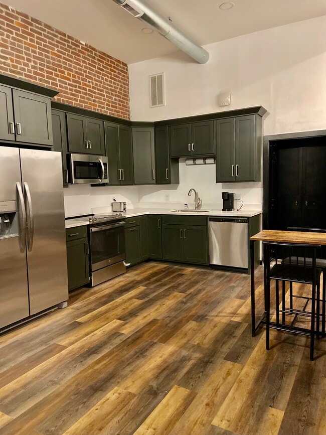 Photo - 36 W 4th St Unit Apt 1