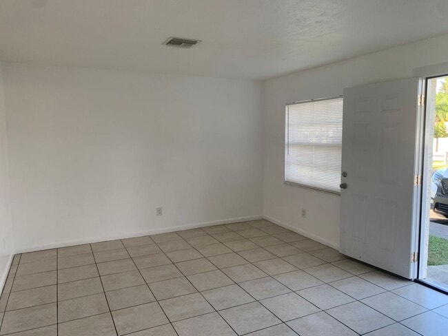 Photo - Vero Beach 2 Bedroom 1 Bath Unidad 575-03
