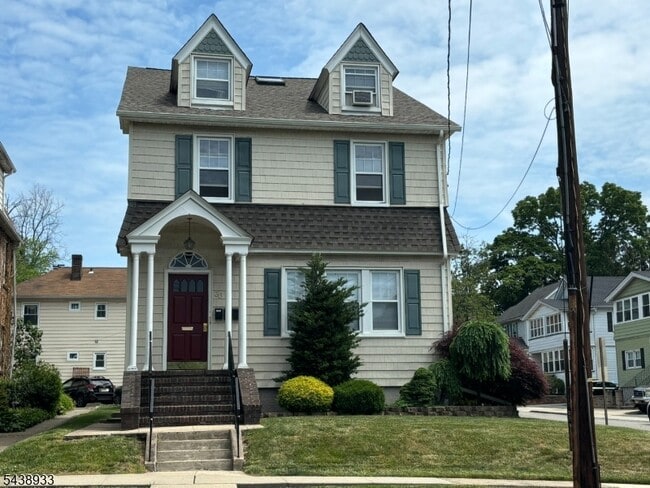 Building Photo - 36 Walnut St