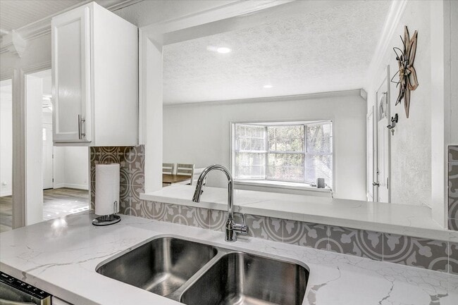 Photo - 185 Weiss Bluff Rd