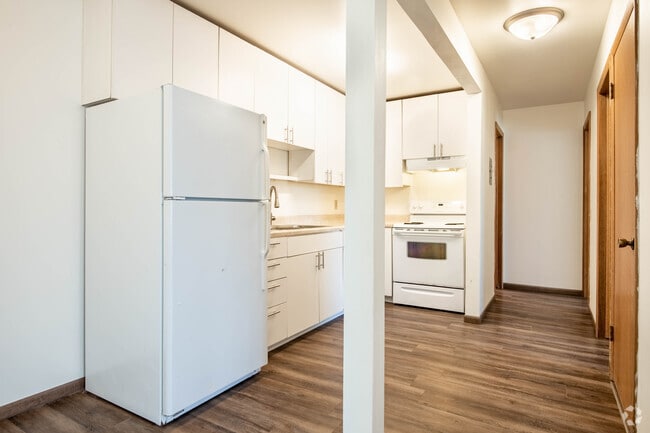 2BR, 1BA - 706SF