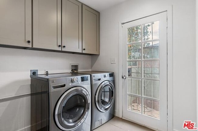 Photo - 6939 Noble Ave