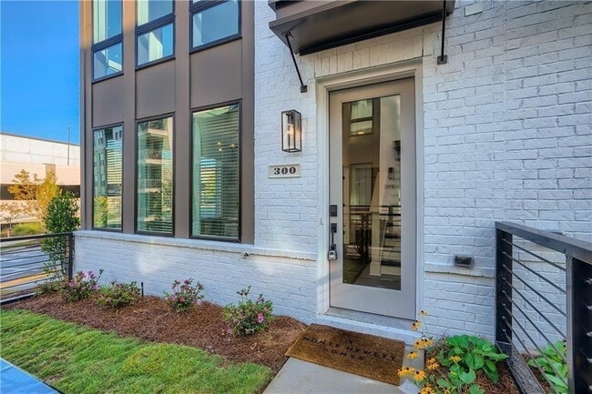 Photo - 300 Gibson St SE