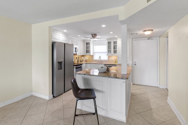 4775 Cove Cir