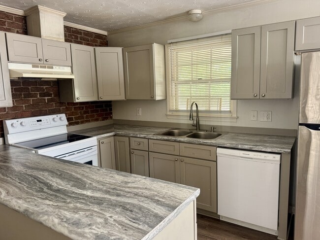 Photo - 317 Forest Grove Ave