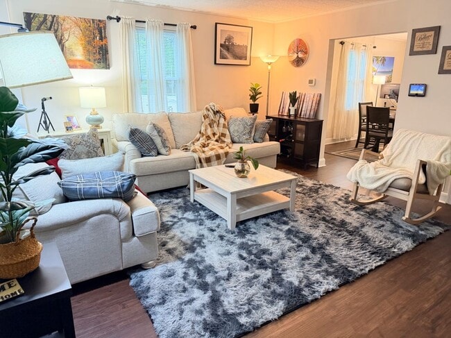 Photo - 148 Riverthorn Rd