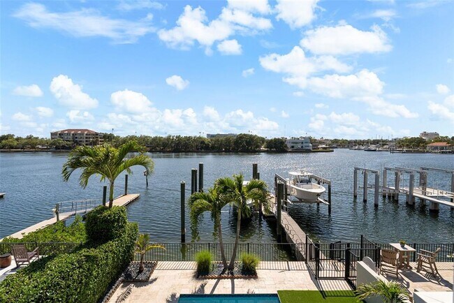 Photo - 1123 Abbeys Way