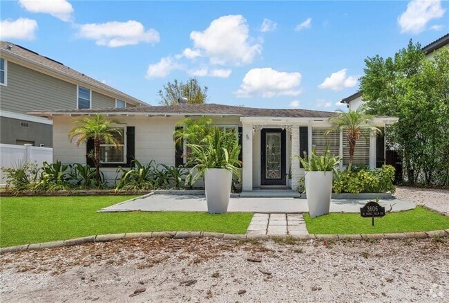 Building Photo - 3606 W Royal Palm Cir Rental