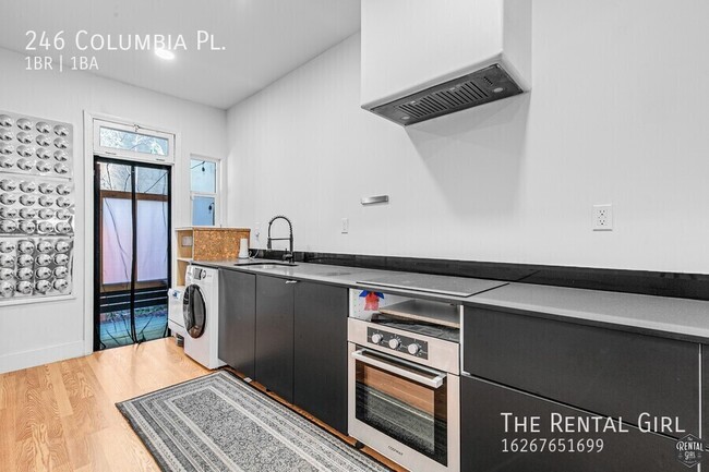 Building Photo - 246 Columbia Pl