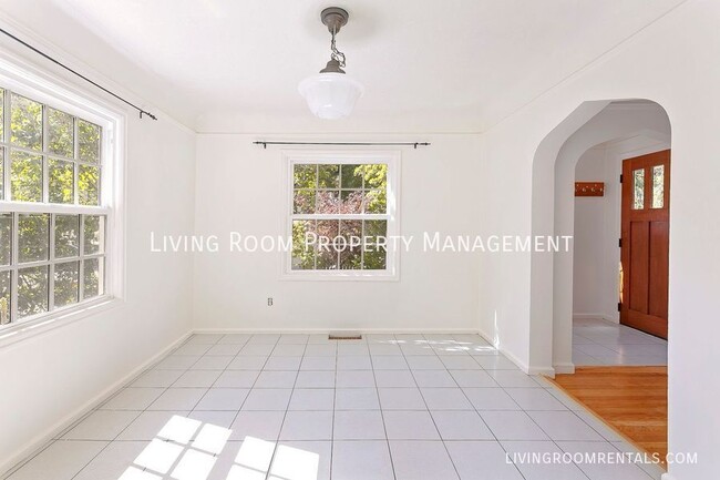 Photo - 5026 N Commercial Ave