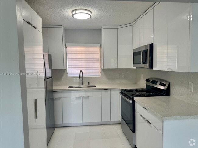 Building Photo - 7965 W 30th Ct Unit 210 Rental