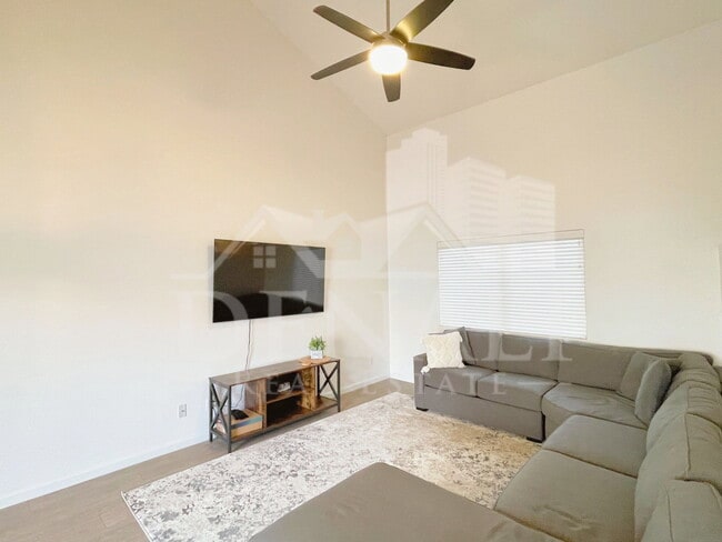 Photo - 8144 W Beck Ln