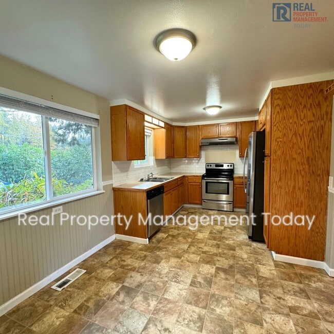 Photo - Spacious 5 Bedroom! Move In Ready!