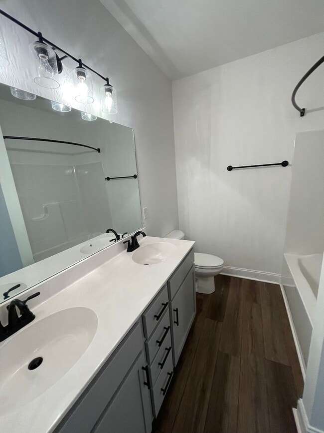 Photo - 3 Bed/2 Bath Home with 2 Car Garage