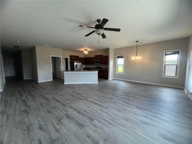 Photo - 1053 Sutherland Dr