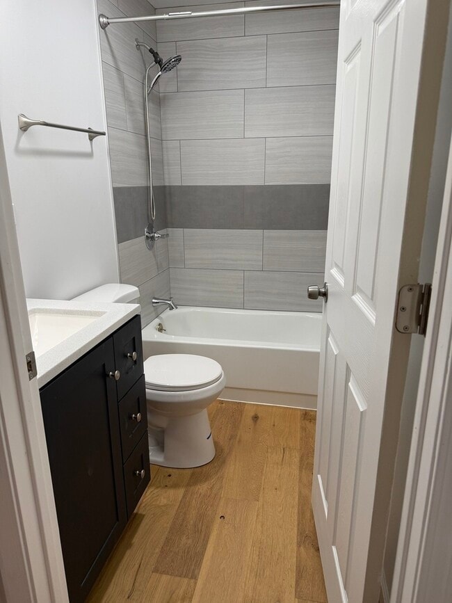 Photo - 380 Ivanhoe Rd