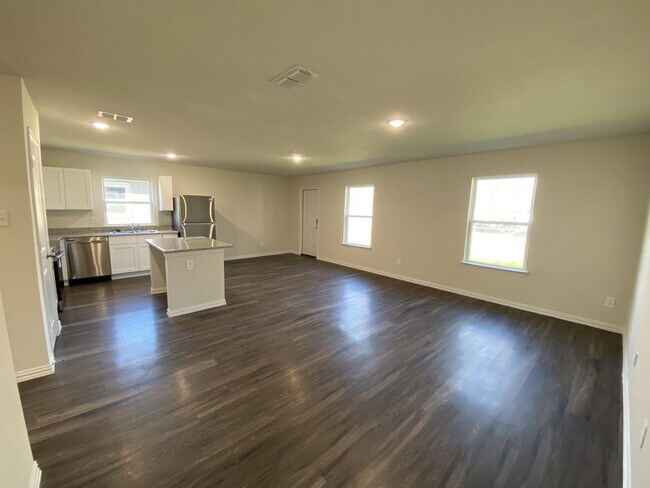 Photo - 104 Holiday Dr