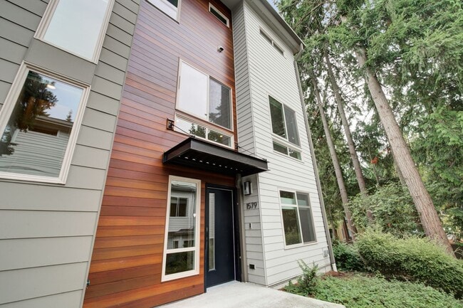 Photo - 4Bd/3Ba Bellevue Townhouse