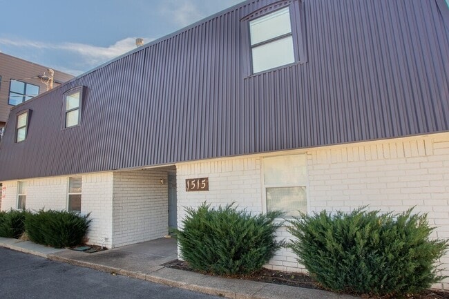 Building Photo - 1515 Bennett Ave