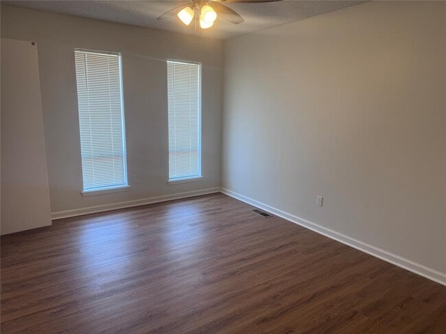 Photo - 425 Meadow Lake Dr