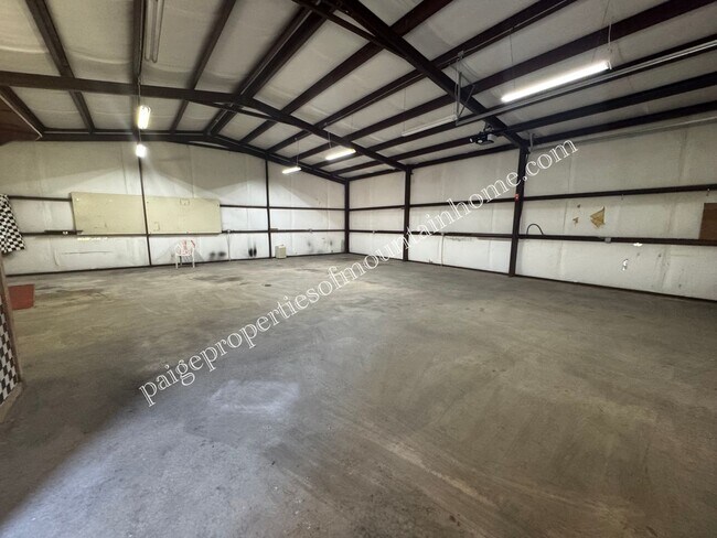 Photo - 1,600 Sq Ft Shop Space in Midway, AR – Inc...