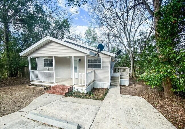 Photo - Gorgeous 3bed 1 and a half bath home.