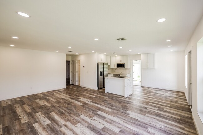 Photo - 730 NW 18th St