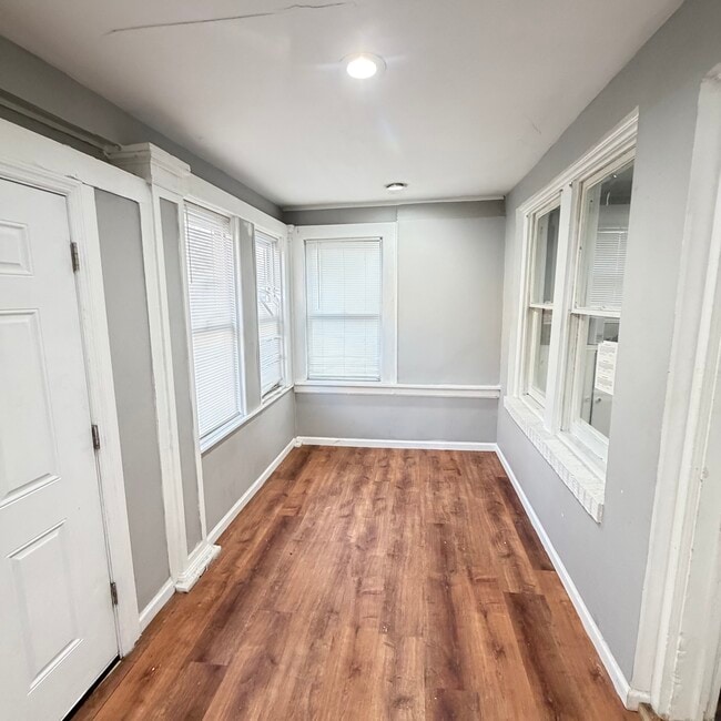 Photo - 219 Schuyler Ave