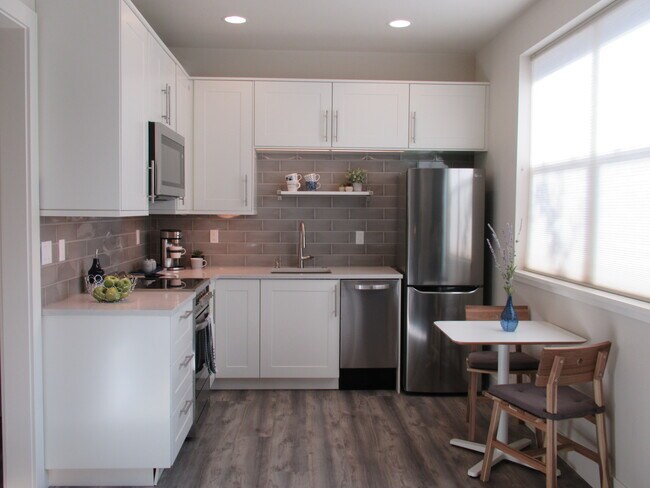 Kitchen - 1610 N Emerson St Unit B