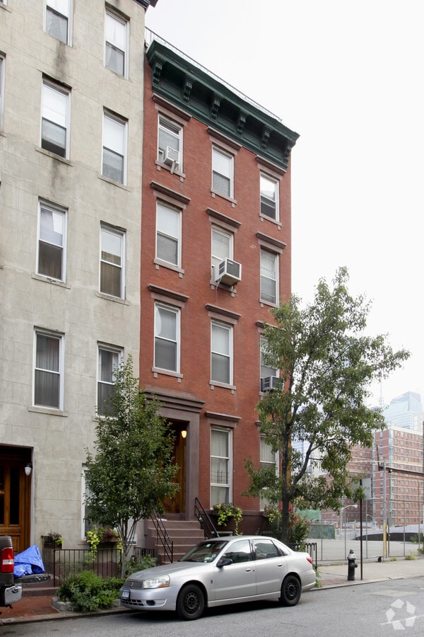 Photo - 455 W 35th St