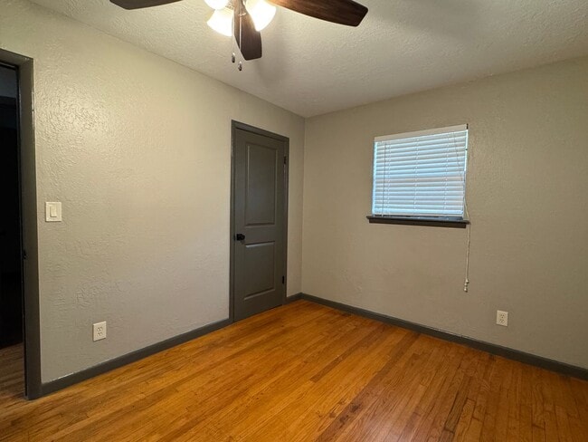 Photo - 421 NW 57th St