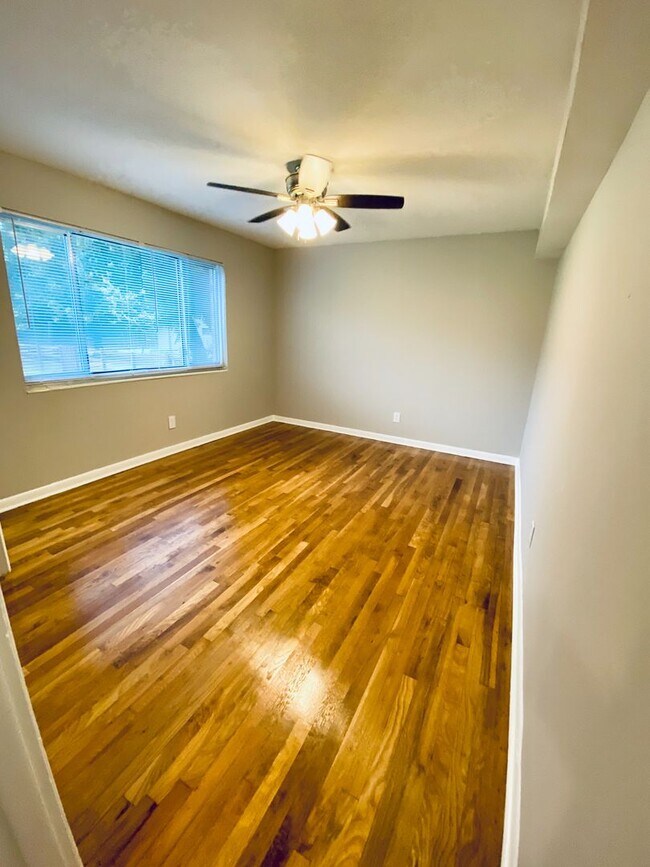 Photo - 1570 Memorial Drive