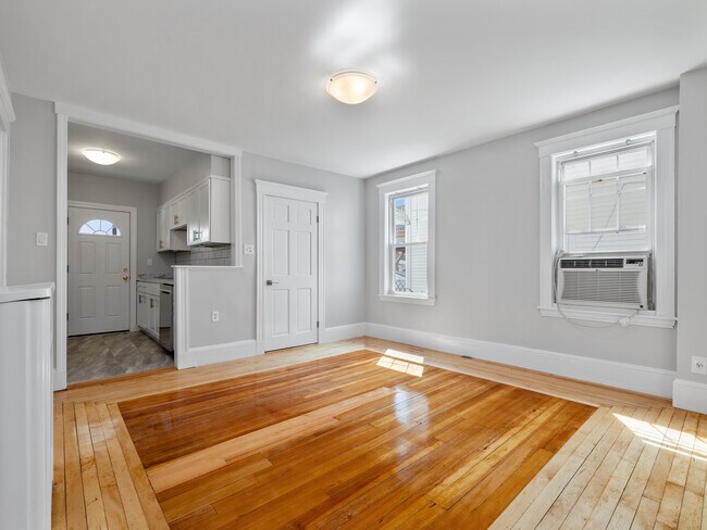 Building Photo - 16 Windsor Rd Unit 1 Rental