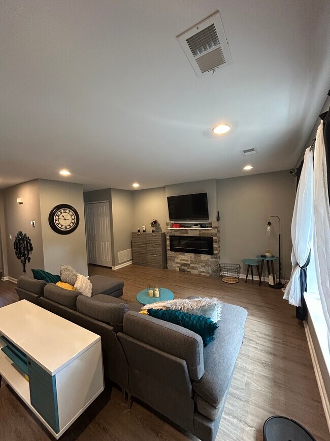 Photo - 448 Saint Giles Ct