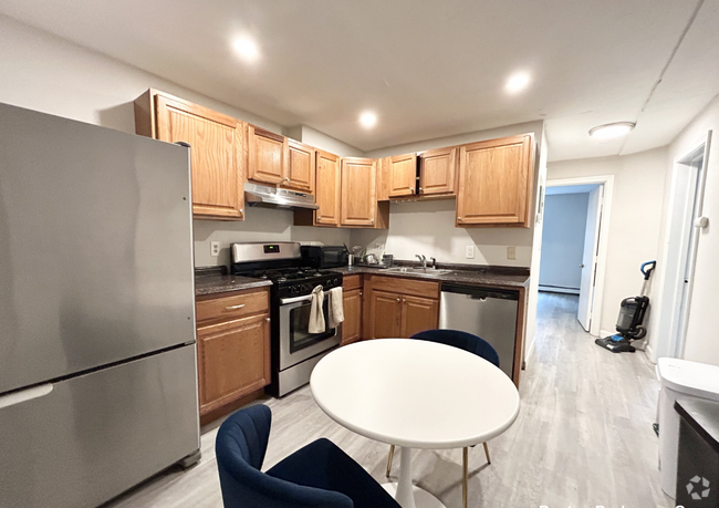 Building Photo - 89 Hammond St Unit 1 Rental