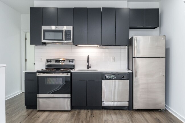 Building Photo - 3003 W Glenwood Ave Unit 33