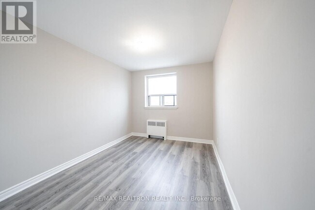 Photo - 468 Ottawa St N Unit 230D