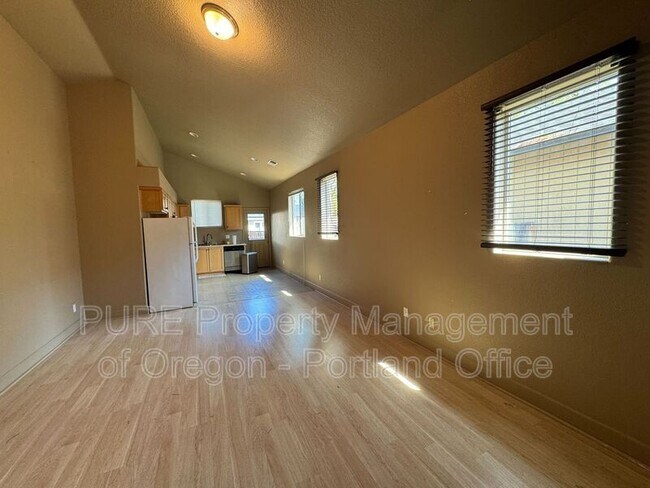 Photo - 10007 SE Amherst St