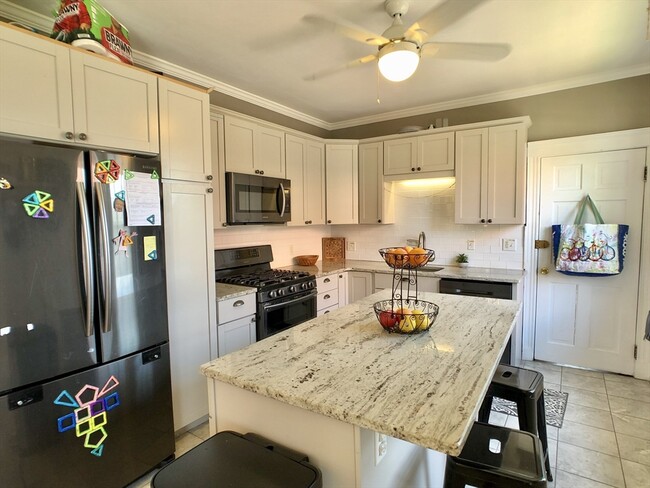 Photo - 32 Lakeville Rd Unit 2