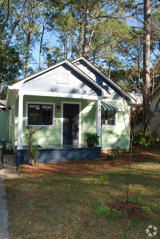 Building Photo - 1327 N Duval St Rental